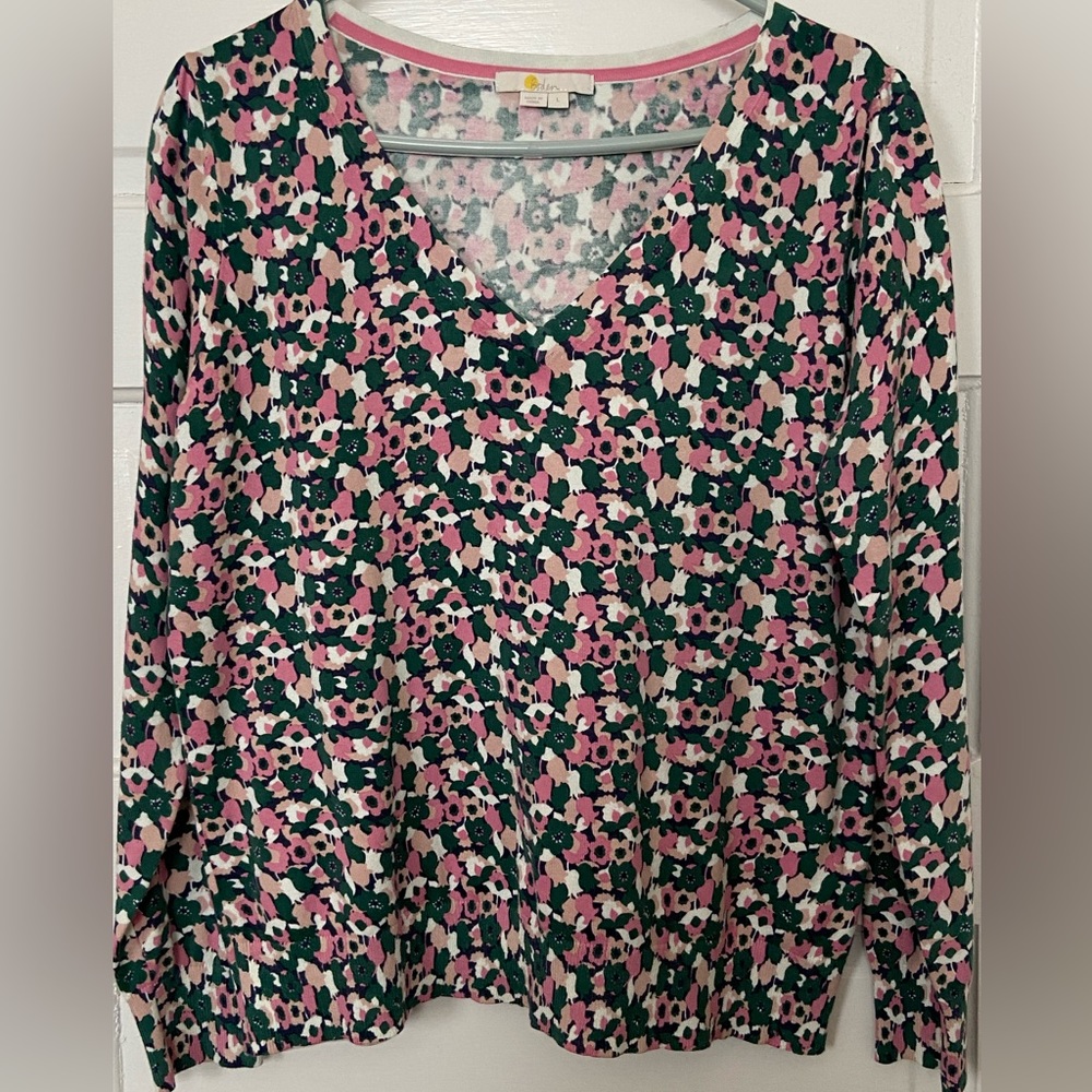 Boden v-neck sweater, size L